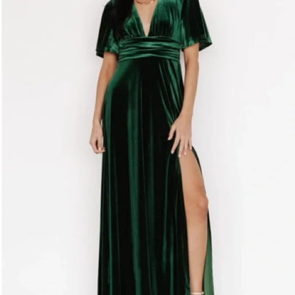 Elegant Green Velvet Maxi Dress - Picture 1 of 1